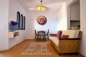 Cozy Beach Apartment W/ Sea View, Free Parking & AC